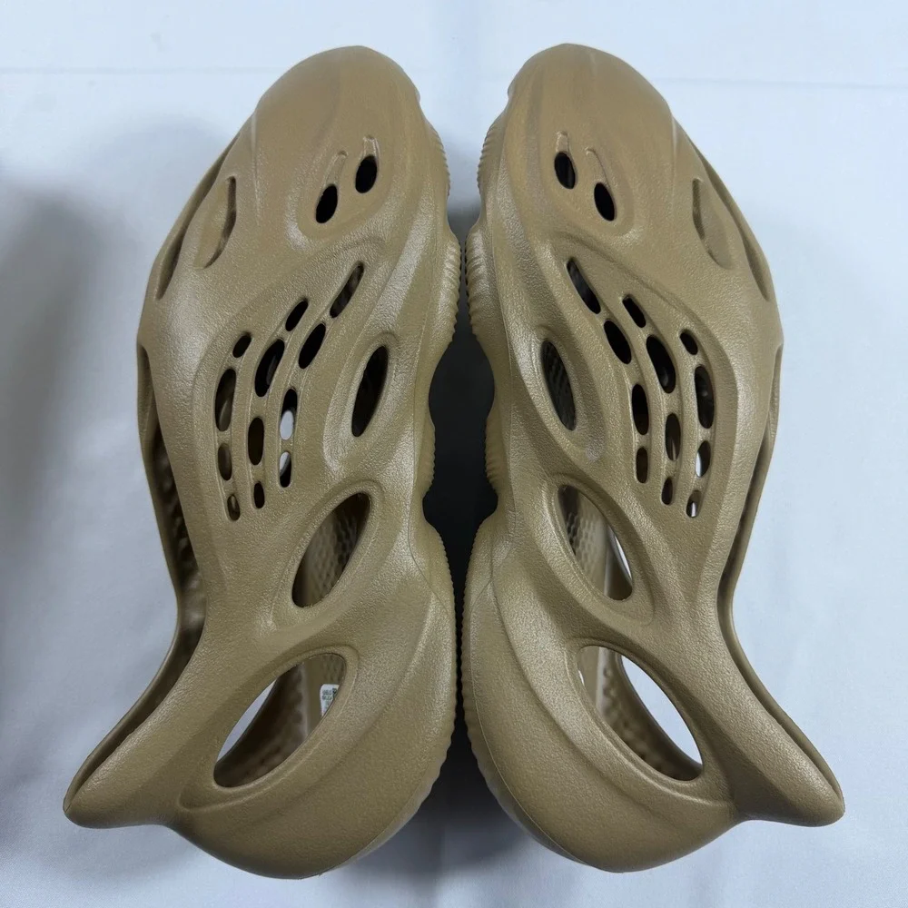 Adidas Yeezy Foam Runner Desert Sand GV6842 Mens Size 10 Tan Clogs